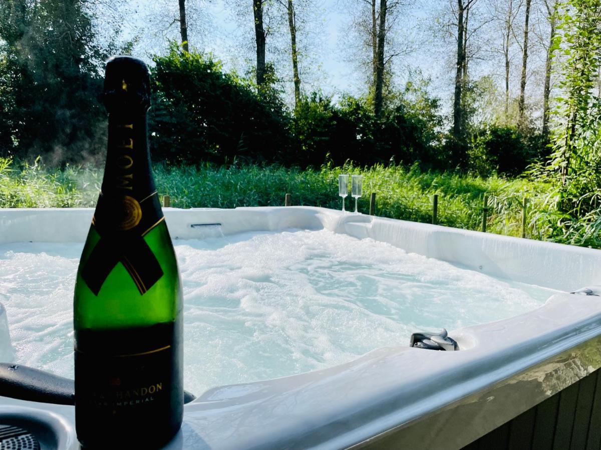 Villa Calma Rust Ruimte Luxe Inclusief Private Jacuzzi 泽沃德 外观 照片